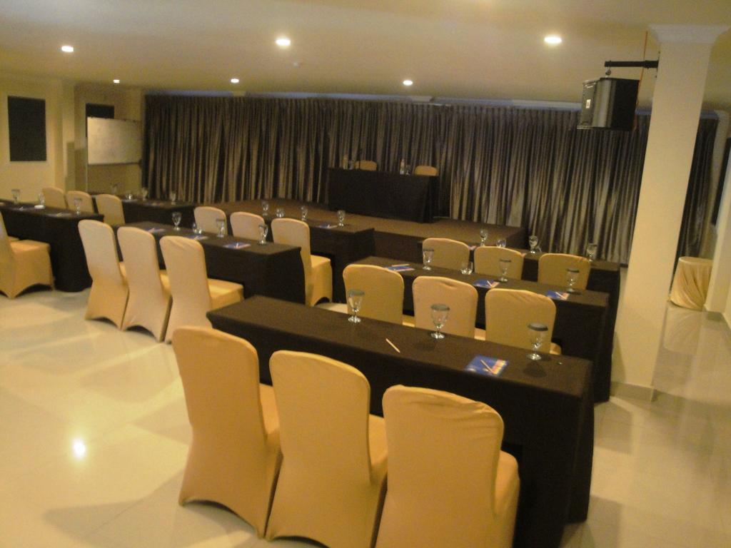 Ramayana Hotel Макасар Екстер'єр фото