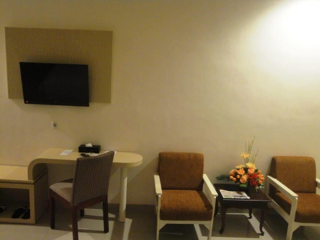 Ramayana Hotel Макасар Екстер'єр фото